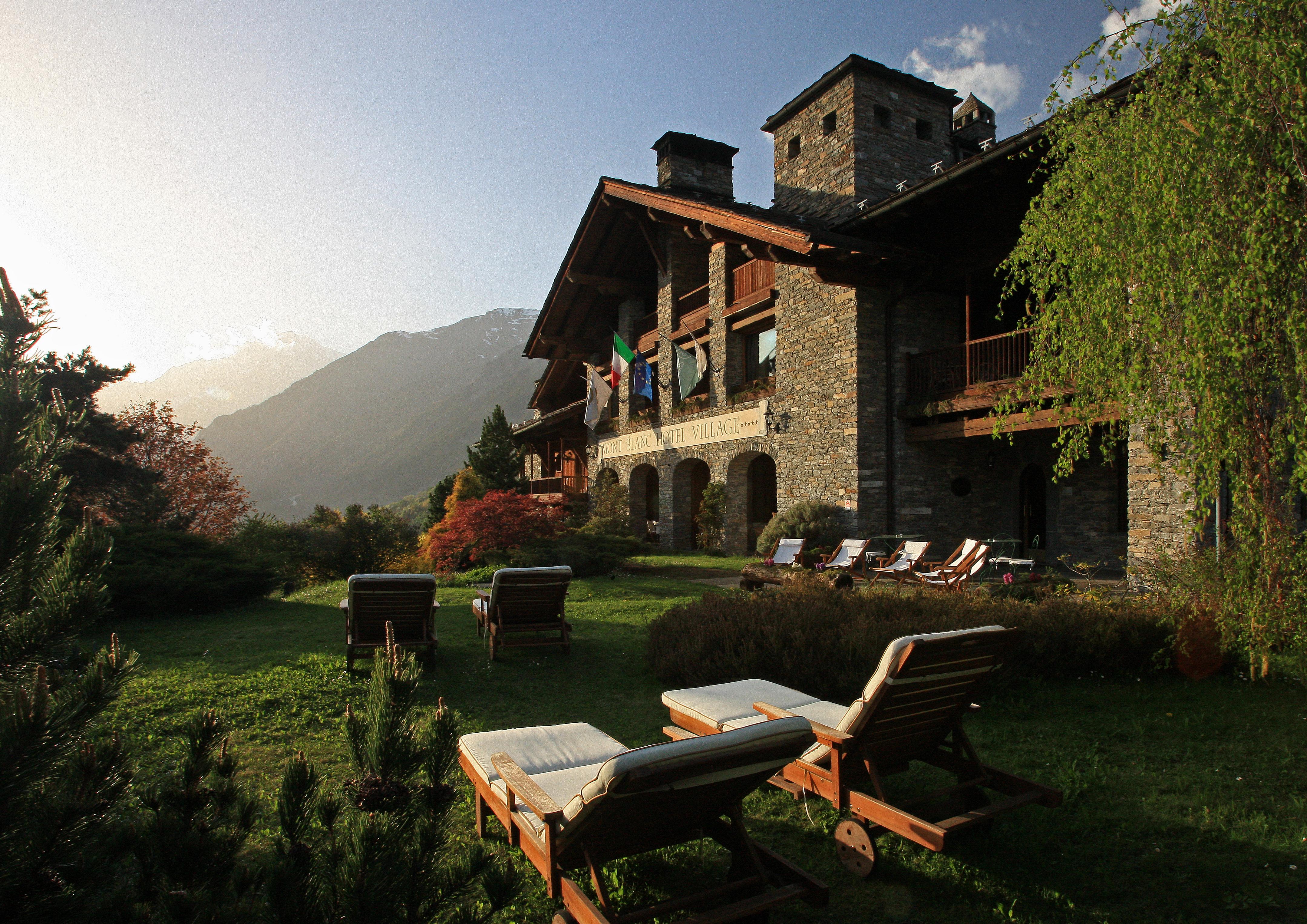 Relais Mont Blanc Hotel & Spa La Salle Exterior photo